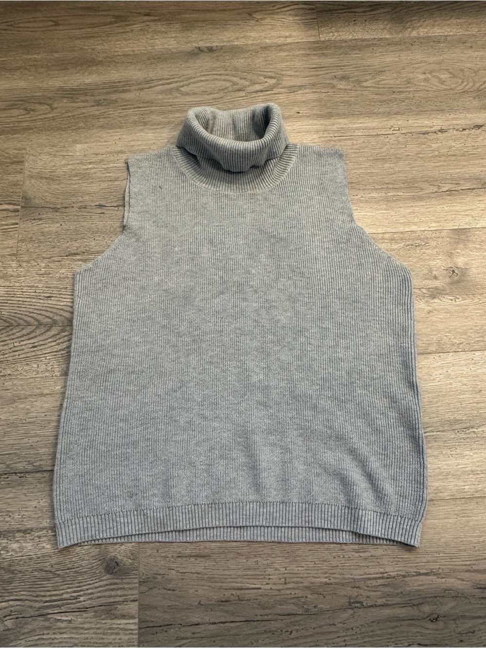 Sweet Romeo women’s  Light Gray Sleeveless Turtleneck Sweater Vest